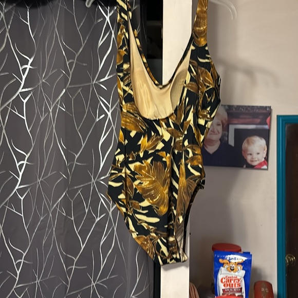 One piece suit, worn, gently, no padding - Picture 3 of 3